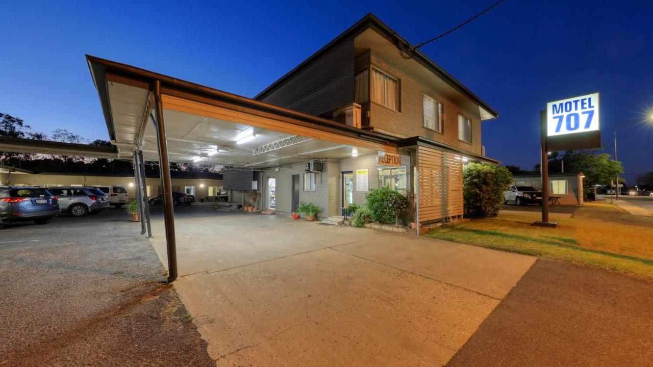 Motel 707 Emerald Exterior photo