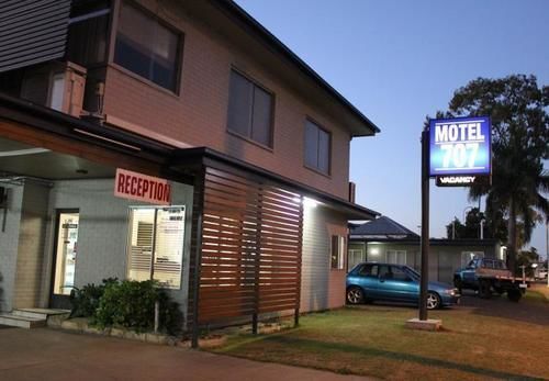 Motel 707 Emerald Exterior photo